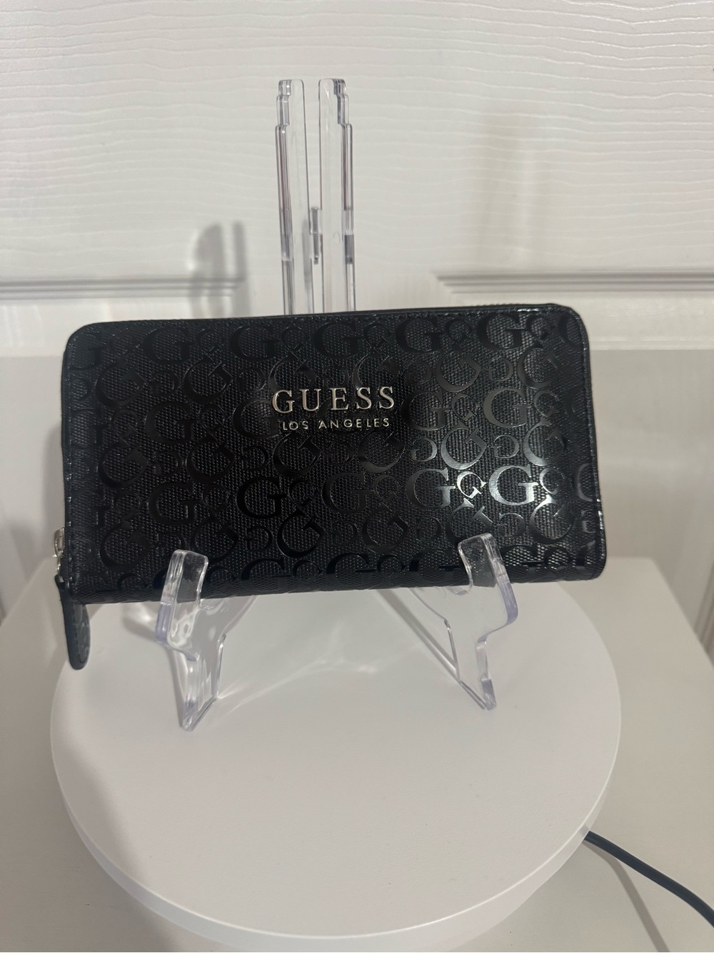 Guess Black Logo Wallet in EUC Zip Around💞💸💞